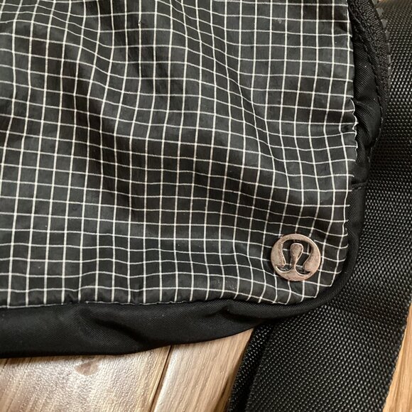 LULULEMON Everywhere Belt Bag 1L BLACK WHITE GRID EBB ORIGINAL STRAP OG ATHLETIC - Picture 7 of 7